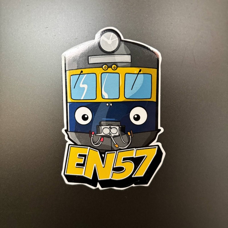 Magnes z pociągiem EN57