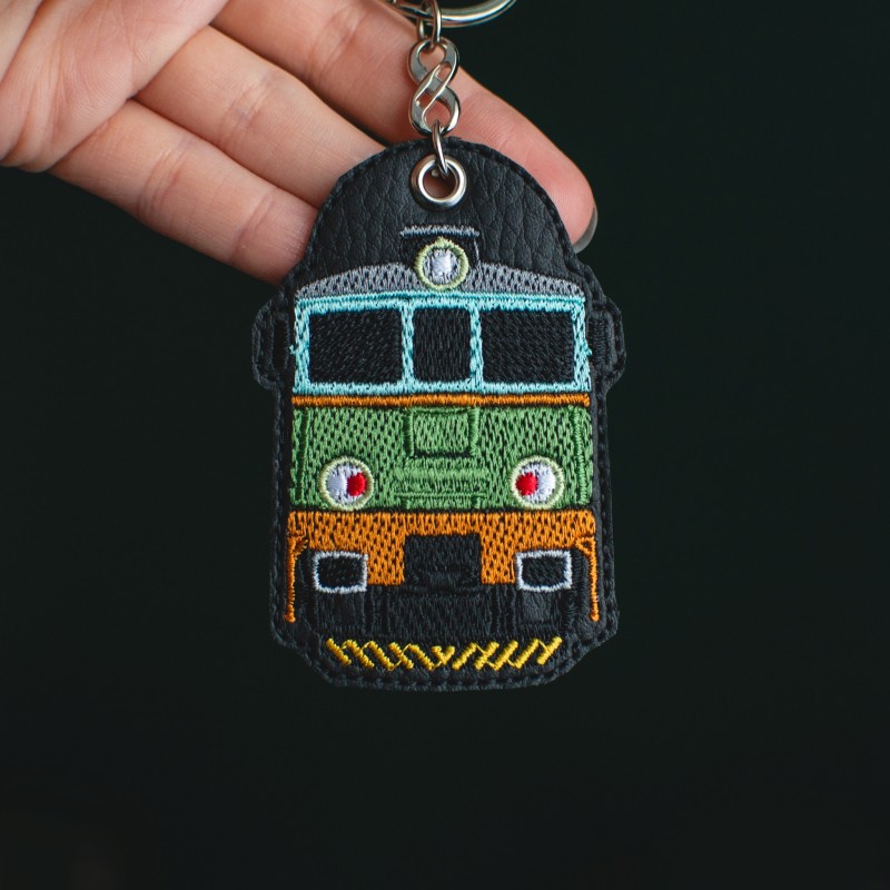 Brelok haftowany z lokomotywą EU07