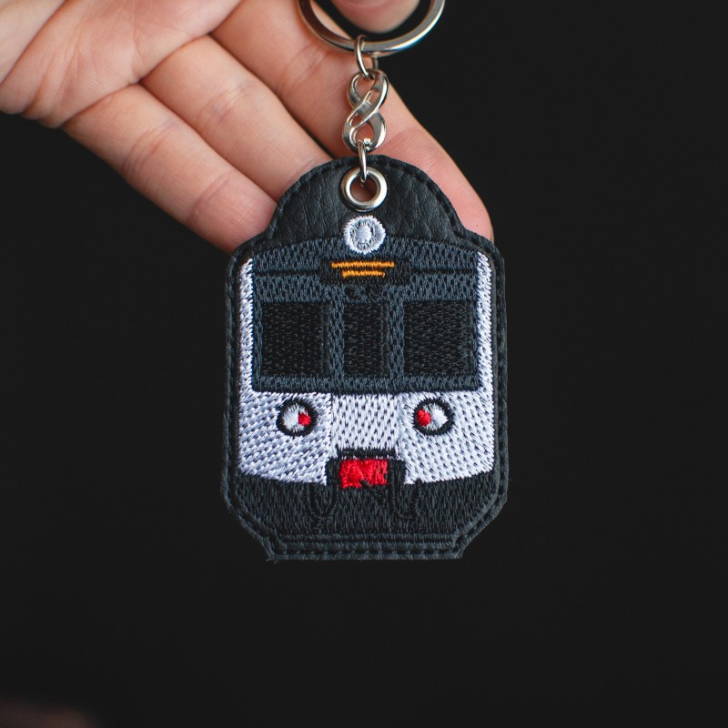 Brelok z haftowanym pociągiem EN57 Endolino Koleje Dolnośląskie